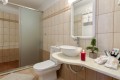 Double room bathroom 