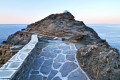 The narrow path that leads to the Church of Seven Martyrs in Sifnos