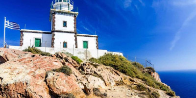 The iconic lighthouse of Santorini