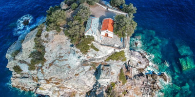 The iconic chapel of Agios Ioannis
