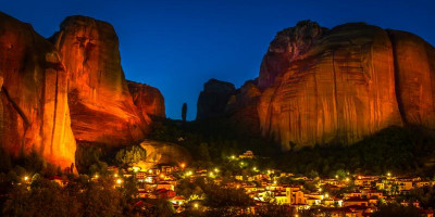 Kalambaka with a view of Meteora at night