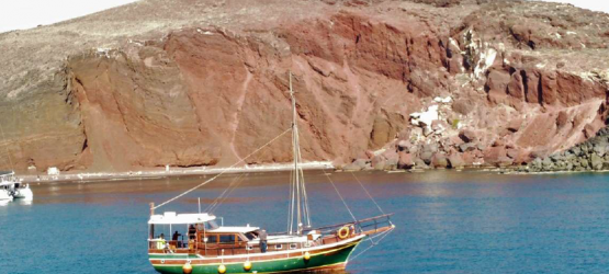 The traditional caique that trakes you around Santorini