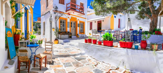 The charming village of Lefkes in Paros