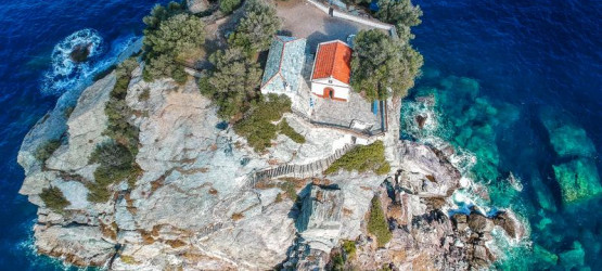 The iconic chapel of Agios Ioannis
