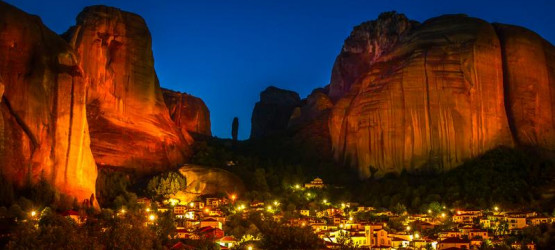 Kalambaka with a view of Meteora at night